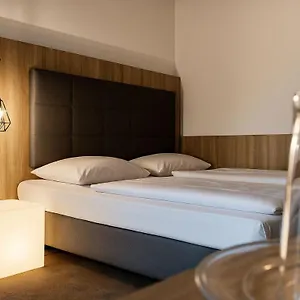 Plaza & Living Frankfurt Hotel